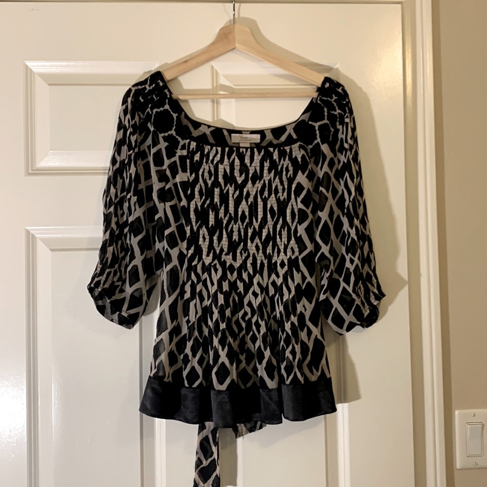 Yves Dressbarn black blouse with geometric print sz 8